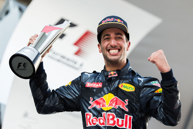 Red Bull's Daniel Ricciardo overcomes power loss to win Monaco Grand ...
