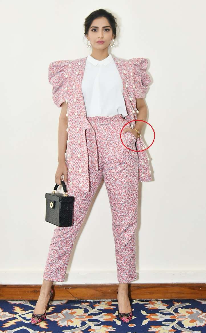 Newlywed Sonam Kapoor Never Steps Out Without Her Customized Mangalsutra See Pics Celebrities News India Tv newlywed sonam kapoor never steps out