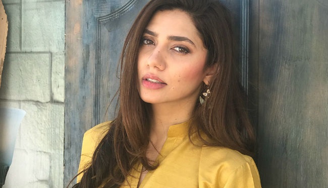 Mahira Khan&rsquo;s sassy reply to a Twitter user is breaking the internet!&nbsp;
