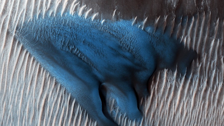 NASA discovers mysterious yet stunning blue dune on Mars | Science News –  India TV