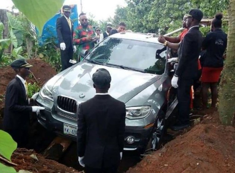 Nigerian Man Buries His Father In 66 000 Bmw Instead Of A Coffin To See Him Off In Style Buzz News India Tv