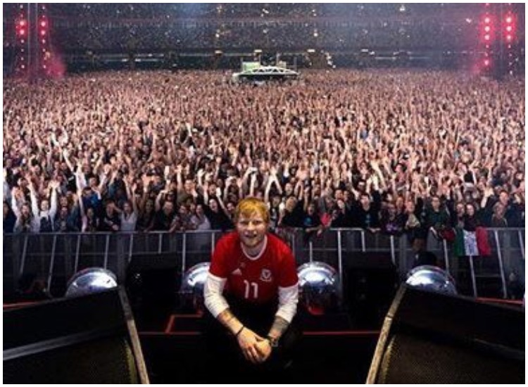 Ed Sheeran Stopped His Sold Out Cardiff Concert For The Toilet Twice Here S How Twitterati Reacted Buzz News India Tv