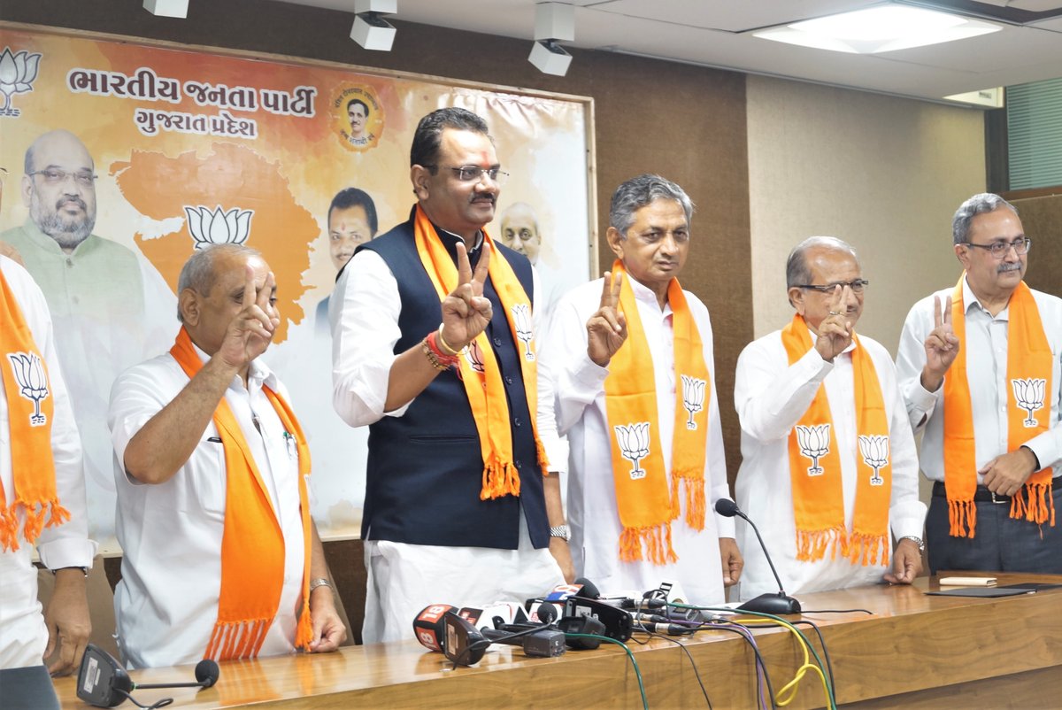 Senior Gujarat Congress MLA Kunvarji Bavaliya joins BJP, accuses Rahul Gandhi of playing caste politics