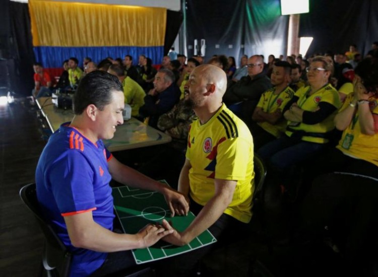 Colombian man helps blind and deaf friend enjoy World Cup win