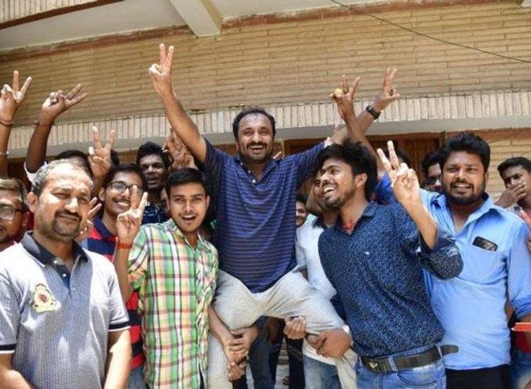 Anand Kumar in trouble, accused of fraud