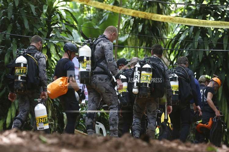 Thailand cave rescue: Ex-Navy SEAL dies from lack of oxygen