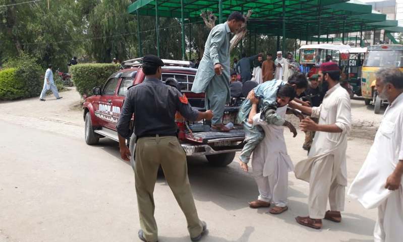 Bomb rips through election rally in Pakistan Bomb rips through election rally in Pakistan