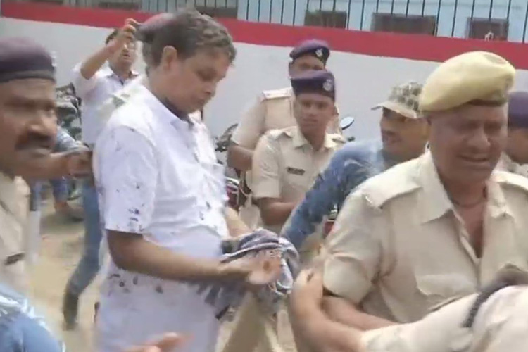 A woman threw ink at Brajesh Thakur&nbsp; as he was taken to Muzaffapur court for hearing (Photo/ANI)
