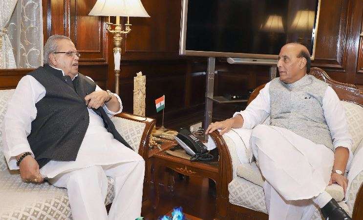 JK Governor Satya Pal Malik meets Rajnath Singh, discusses panchayat polls