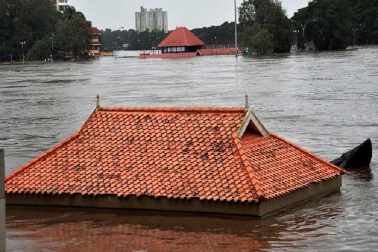 Kerala floods: Rescuers battle treacherous conditions to rescue animals |  India News – India TV