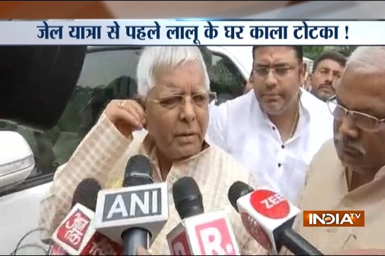 Lalu Yadav surrenders before Ranchi court after 112-day parole, sent to jail; 'have full faith in judiciary', he says