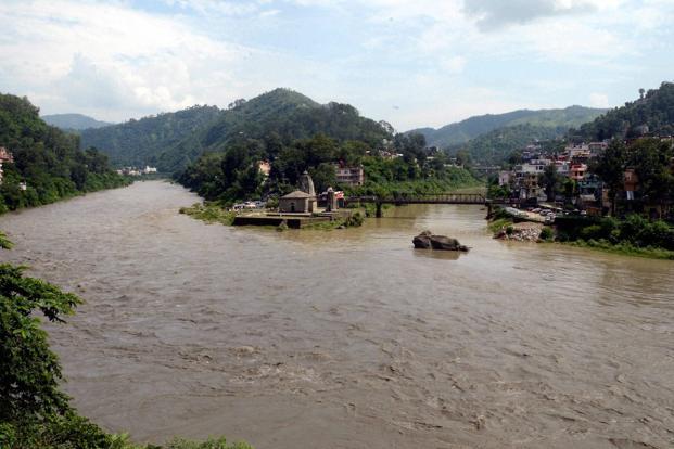 Himachal Pradesh: Water being released from Pandoh Dam, warning issued ...