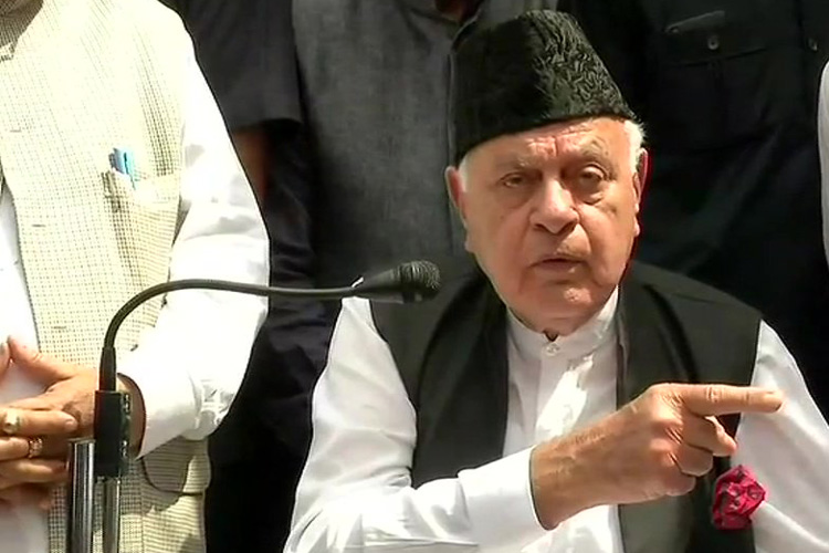 Will boycott panchayat, 2019 Lok Sabha polls if Centre doesn't clear its stand on Article 35A, 370, threatens Farooq Abdullah