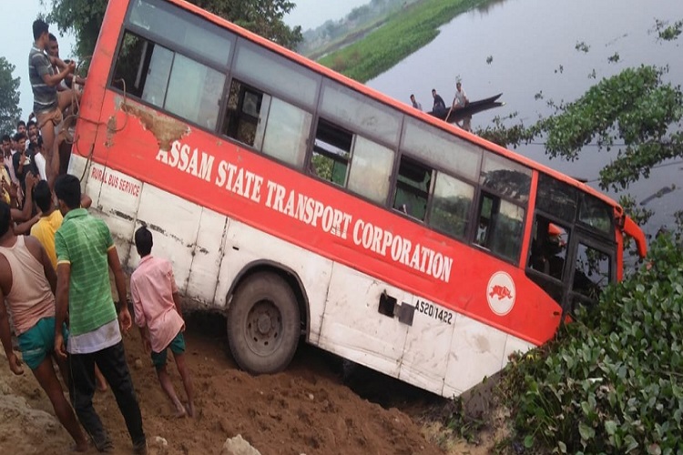 Seven dead, over 20 injured as bus falls into pond near Guwahati – India TV