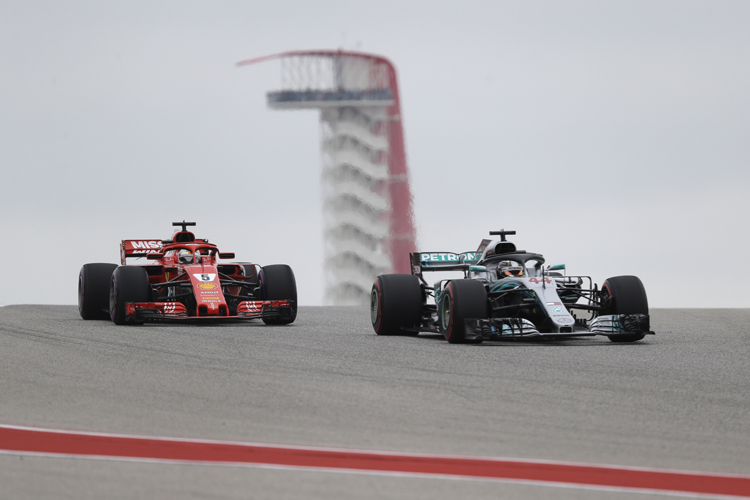 Lewis Hamilton grabs pole position at US Grand Prix with title in sight