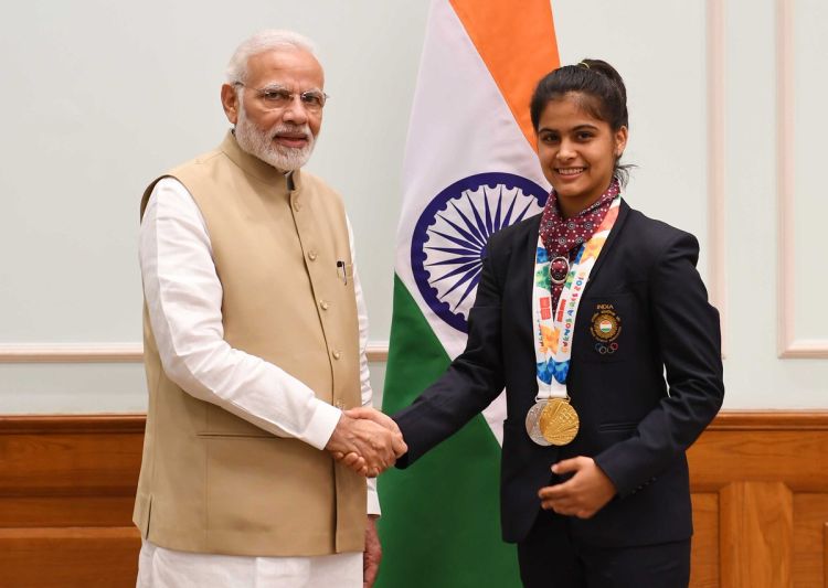 PM Narendra Modi and shooter Manu Bhaker pose for a picture