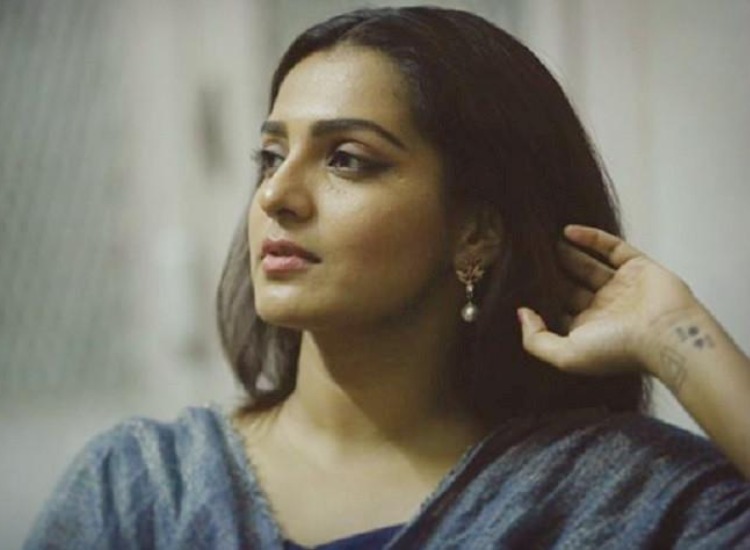 Parvathy Thiruvothu Expresses Disgust Over Karan Johar's Independence Day  Project - Filmibeat