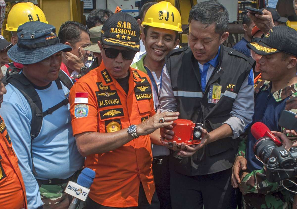 Lion Air Jet crash: Divers recover flight data recorder from Indonesian seabed three days after deadly accident claims 189 lives