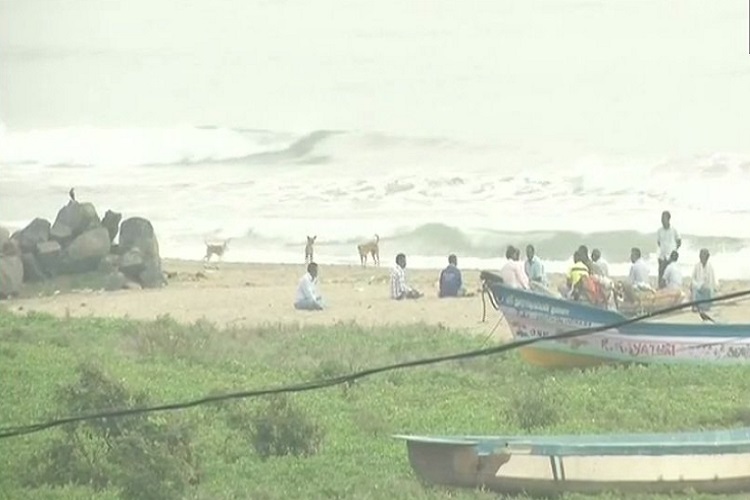 Cyclone 'Gaja' to make landfall today; Tamil Nadu, Puduchery put on high alert, NDRF teams positioned