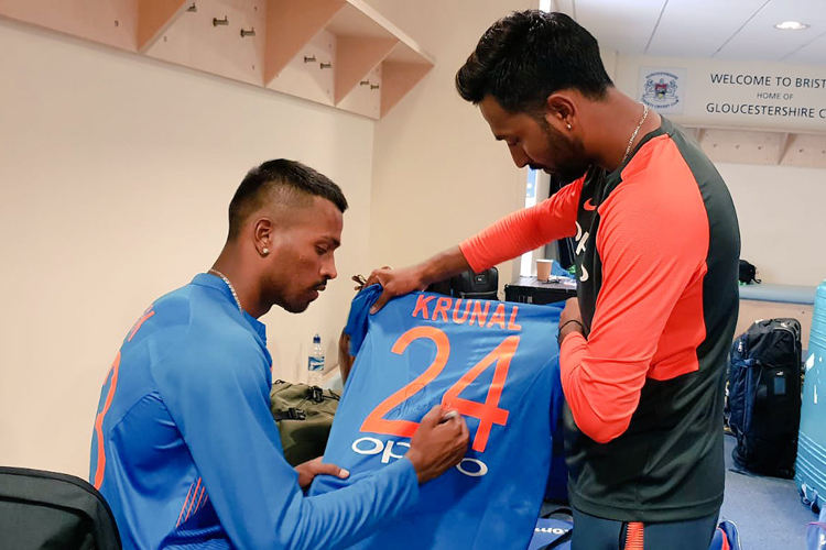 MS Dhoni gives away his no.7 jersey to Hardik Pandya and Krunal Pandya :  r/Cricket
