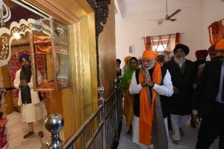 Guru Nanak Jayanti: President Kovind, PM Modi extend greetings on birth anniversary of Sikh guru