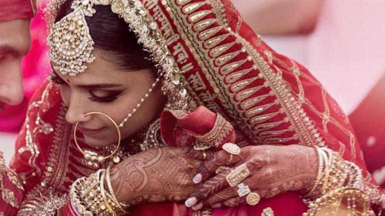 deepika padukone wore wedding ring and lehenga worth 2 crore and 17 lakhs  approx see pics | Deepika Ranveer Wedding Pics: करोड़ों की रिंग और लाखों का  लहंगा पहन दीपिका ने रचाई