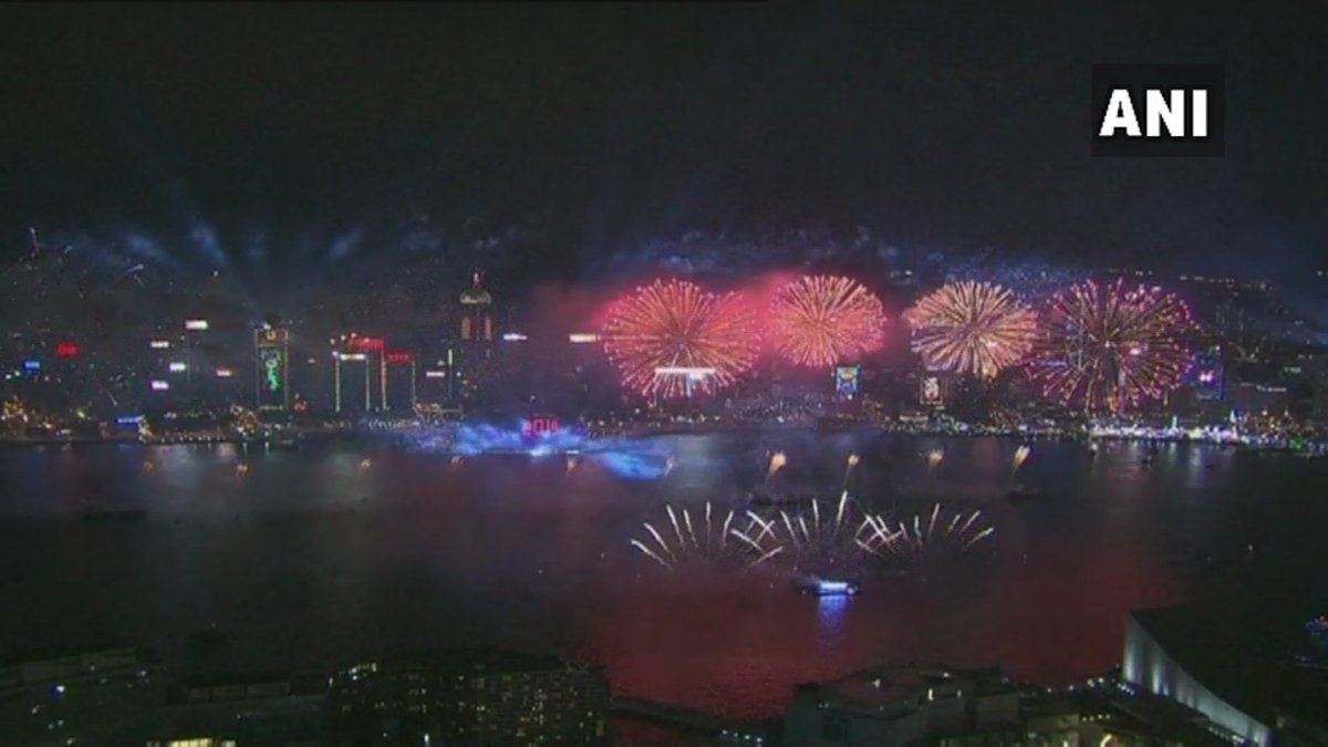 World welcomes New Year 2019 with dazzling fireworks: See pics ...