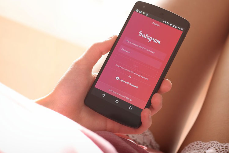 Instagram now allows users to add friends to an ongoing video chat in Direct Messages