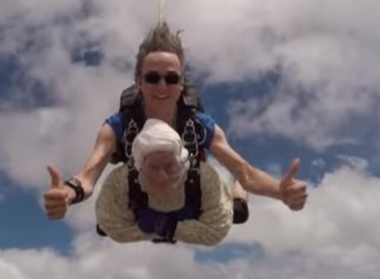 Video 102 Year Old Woman Set World Record Becomes Oldest Skydiver