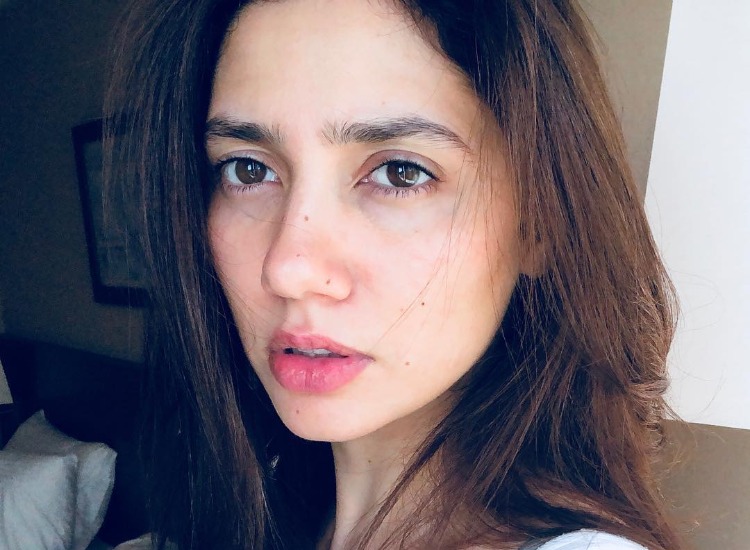 Mahira Khan earns netizens&rsquo; respect after she corrects troll&rsquo;s 'Ranveer-Ranbir' goof-up