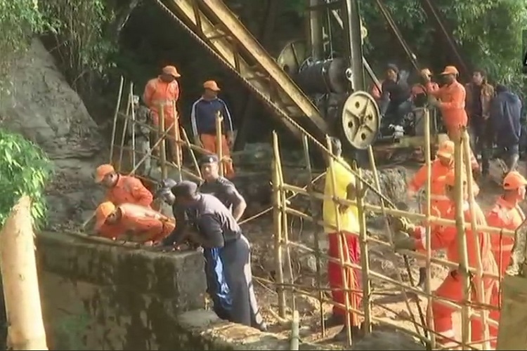 Navy divers get into rescue action at Meghalaya mine disaster site