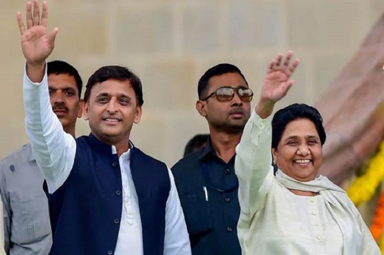 Samajwadi Party chief Akhilesh Yadav with Bahujan Samaj Party supremo Mayawati.&nbsp;