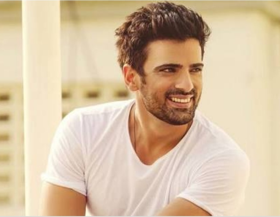 Kullfi Kumarr Bajewala star Mohit Malik celebrates birthday with family and friends