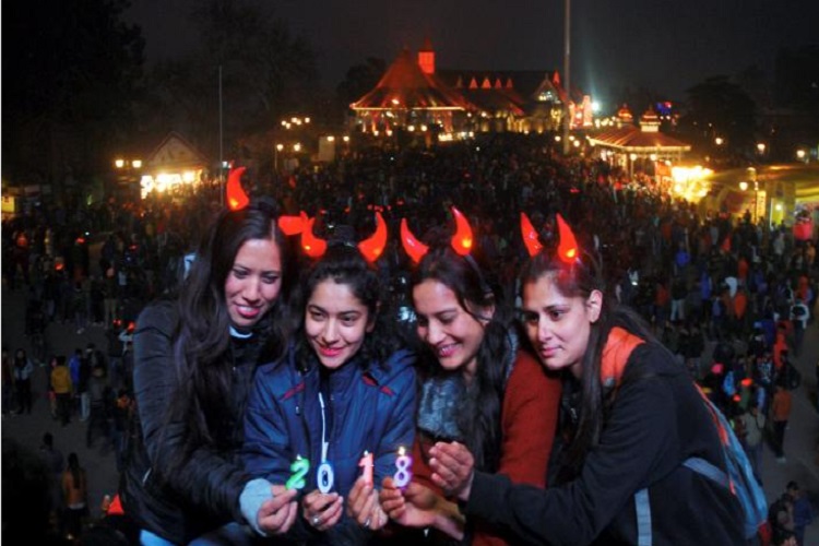 Delhiites consume over 16.5 lakh liquor bottles on New Year's eve