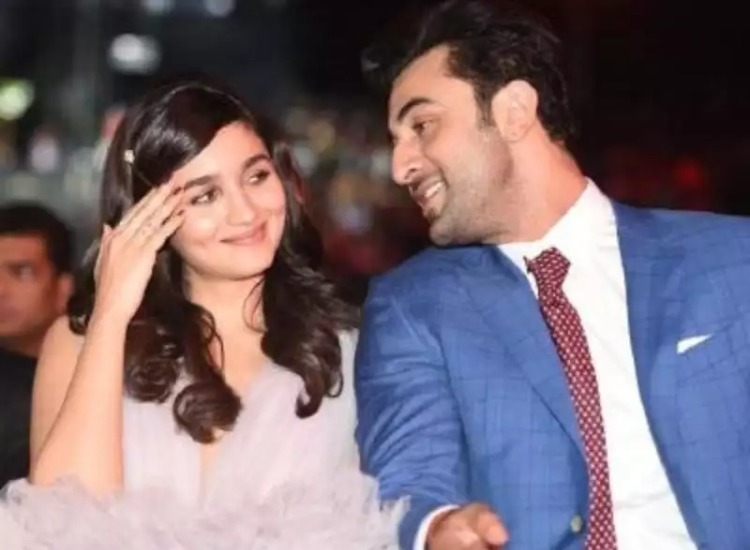 Fan Imagines How Ranbir Kapoor and Alia Bhatt will Look Like on Their  Wedding Day - News18