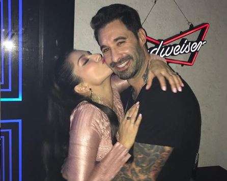 Sunny Leone Kiss Sex - Sunny Leone's Aankh Marey moves with husband Daniel Weber is treat to  watch. Video inside | Celebrities News â€“ India TV