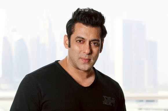 Pulwama terror attack: After Amitabh Bachchan, Salman Khan donates to Bharat Ke Veer fund