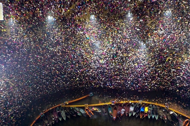 Kumbh Mela 2019: Sea of devotees take holy dip at Sangam on 'Mauni Amavasya' | See Pics