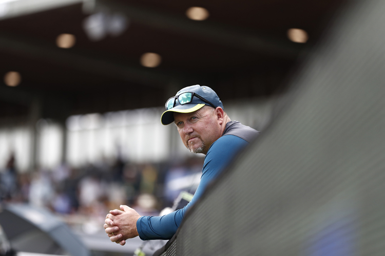 Few months before the World Cup, Australian bowling coach David Saker resigns