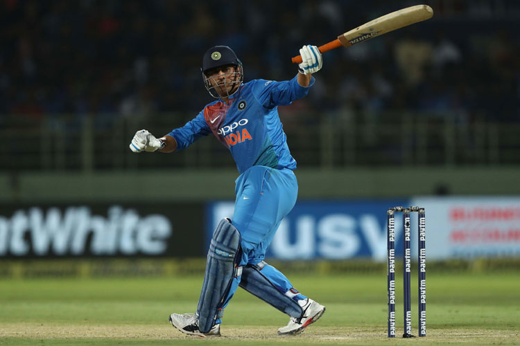 Glenn Maxwell defends MS Dhoni's slow innings in Vizag T20I – India TV