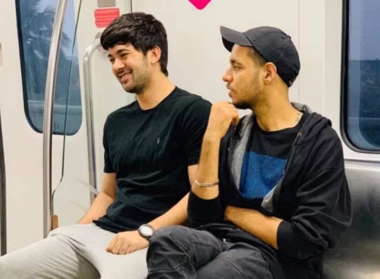 VIDEO: Sunny Deol’s son Karan Deol takes Metro to reach debut film Pal Pal Dil Ke Paas set