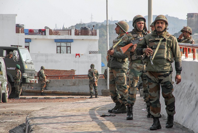 Pulwama Terror Atack: Curfew continues in Jammu