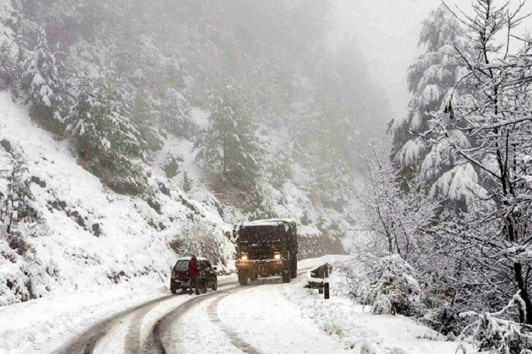 100 air tickets at 'low fares' offered to patients, elderly persons stranded due to closure of Jammu-Srinagar National Highway