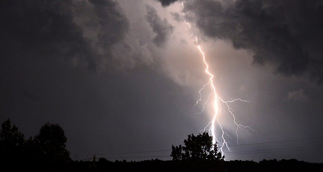 Lightning strike kills 4 as unseasonal rains lash Nashik – India TV