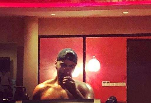 Arjun Kapoor's shirtless mirror selfie raises the mercury level