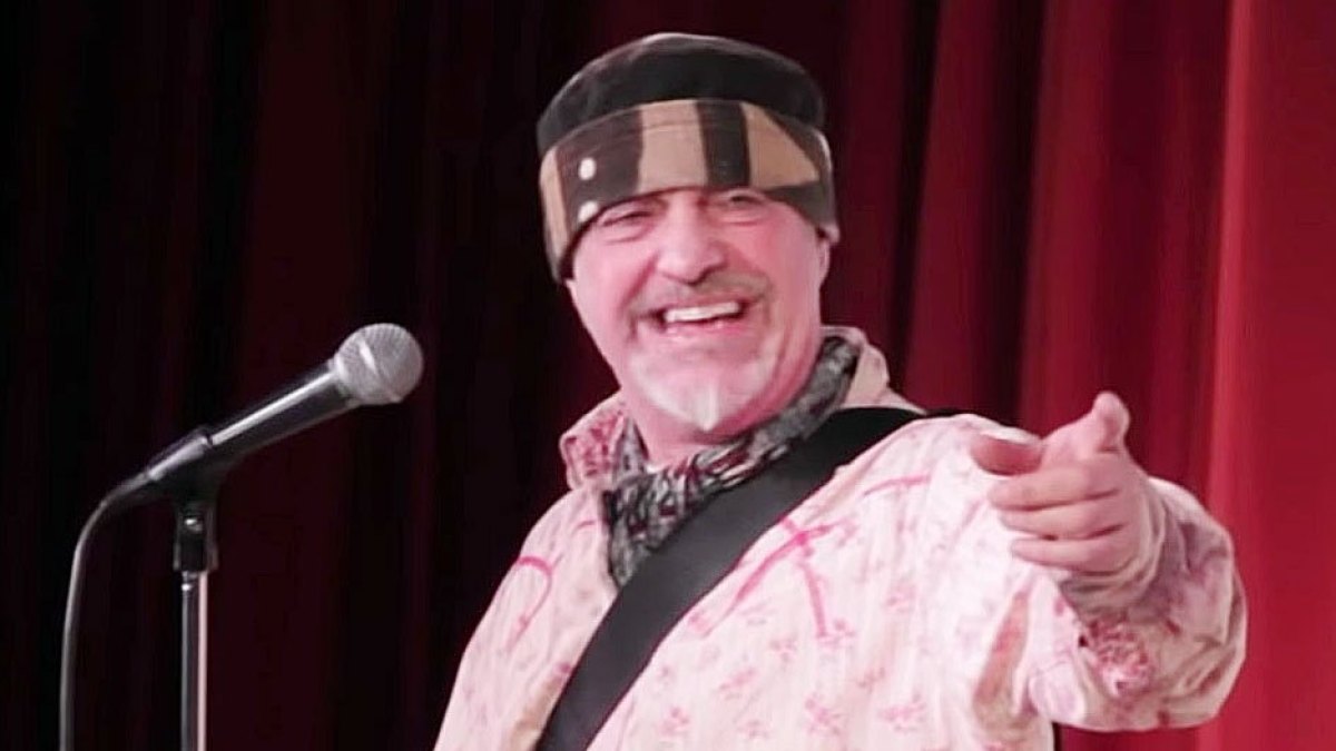 Veteran comedian Ian Cognito passes away on stage