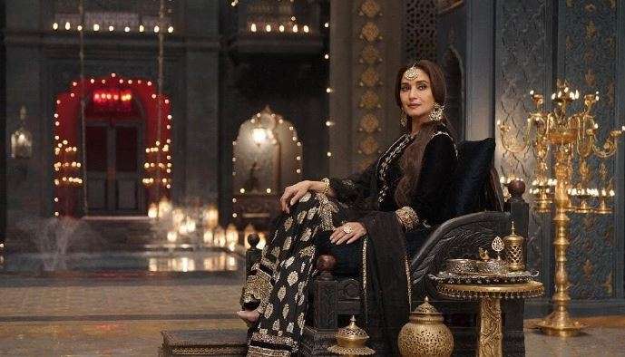 Madhuri Dixit exudes elegance and royalty in this new still from Kalank ...