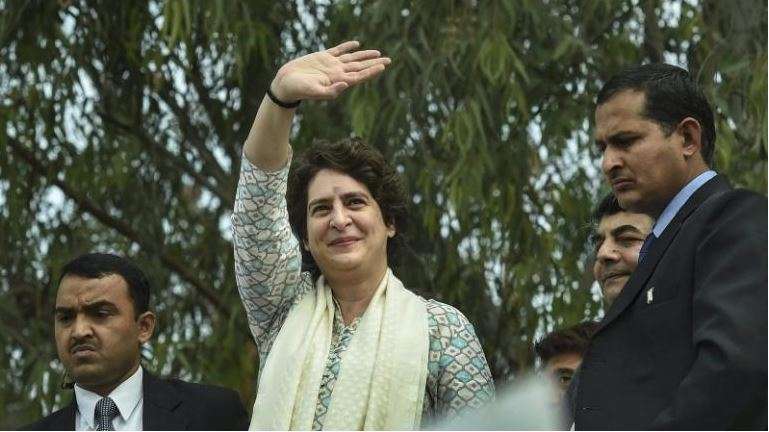 Woman Cop Injured During Priyanka Gandhi’s Roadshow – India TV