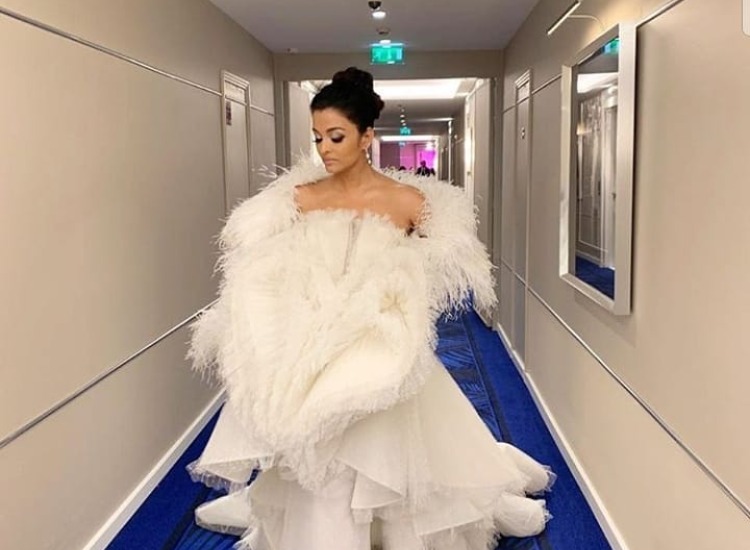 750px x 550px - Aishwarya Rai Bachchan looks straight out of a fairytale in white on Cannes  2019 red carpet | Fashion News â€“ India TV