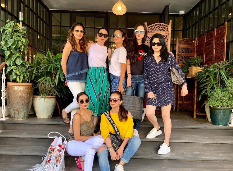 Malaika Arora shares pic with her ‘sticky toffee pudding crew’ featuring Karisma, Amrita Arora, Maheep Kapoor